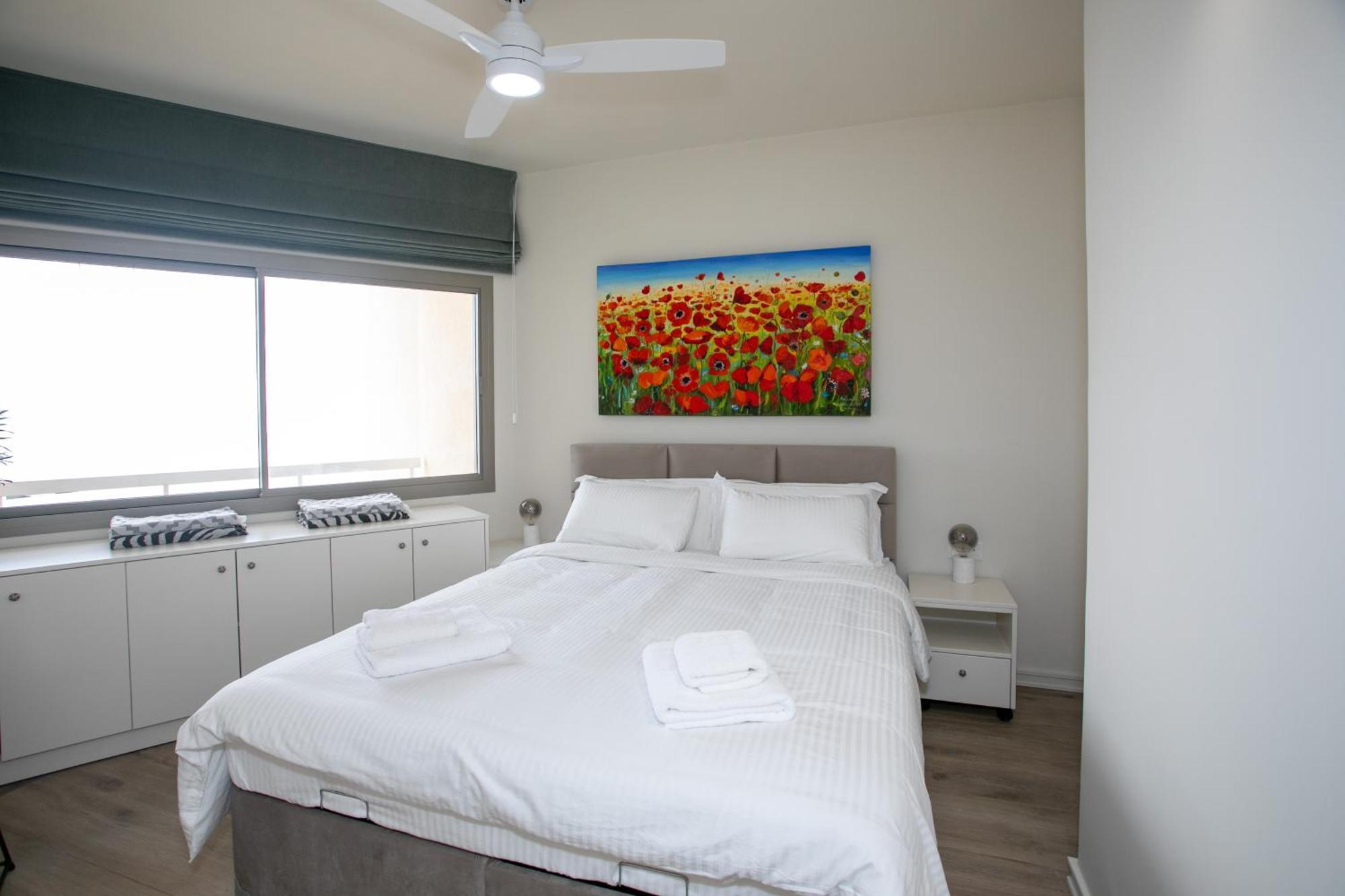 Palmove Luxurious Beachfront Apt Lárnaca Exterior foto