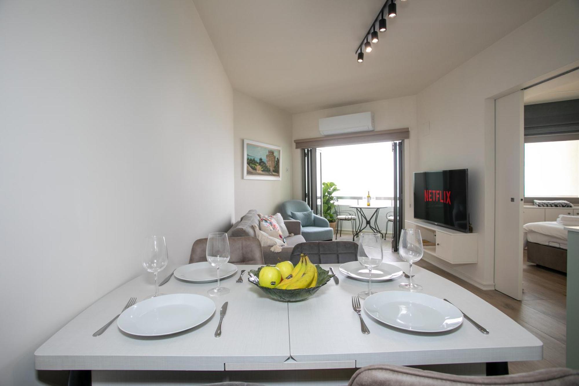 Palmove Luxurious Beachfront Apt Lárnaca Exterior foto