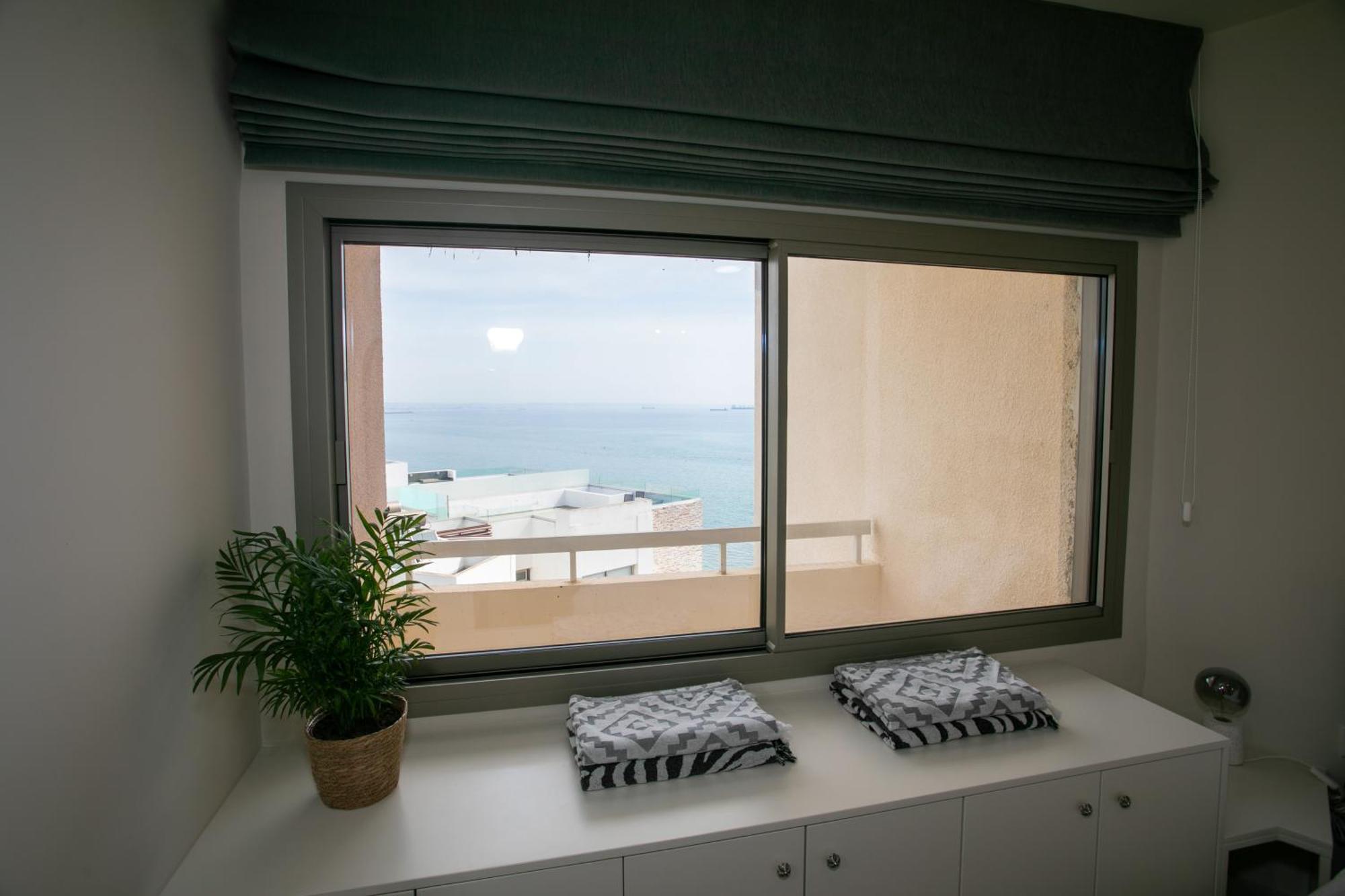 Palmove Luxurious Beachfront Apt Lárnaca Exterior foto