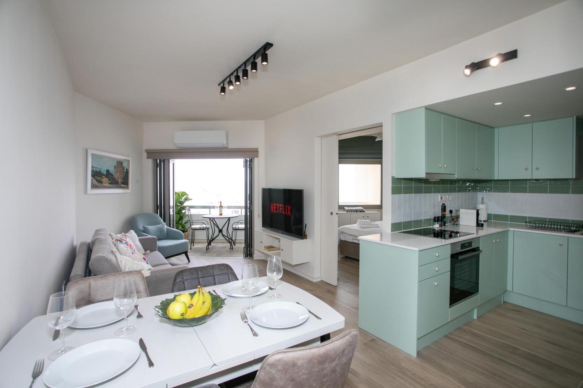 Palmove Luxurious Beachfront Apt Lárnaca Exterior foto