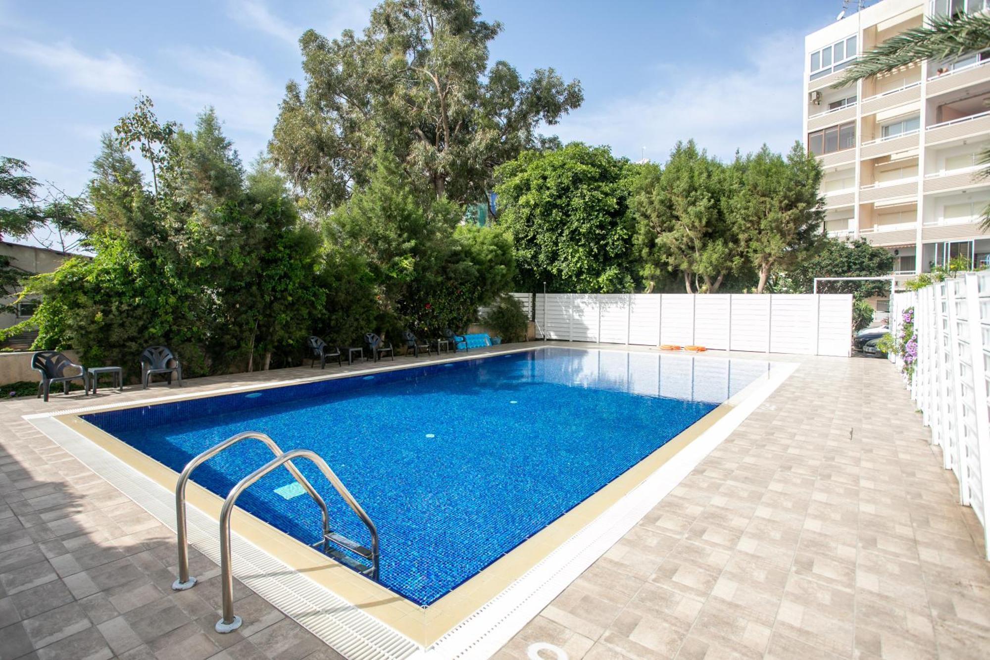 Palmove Luxurious Beachfront Apt Lárnaca Exterior foto