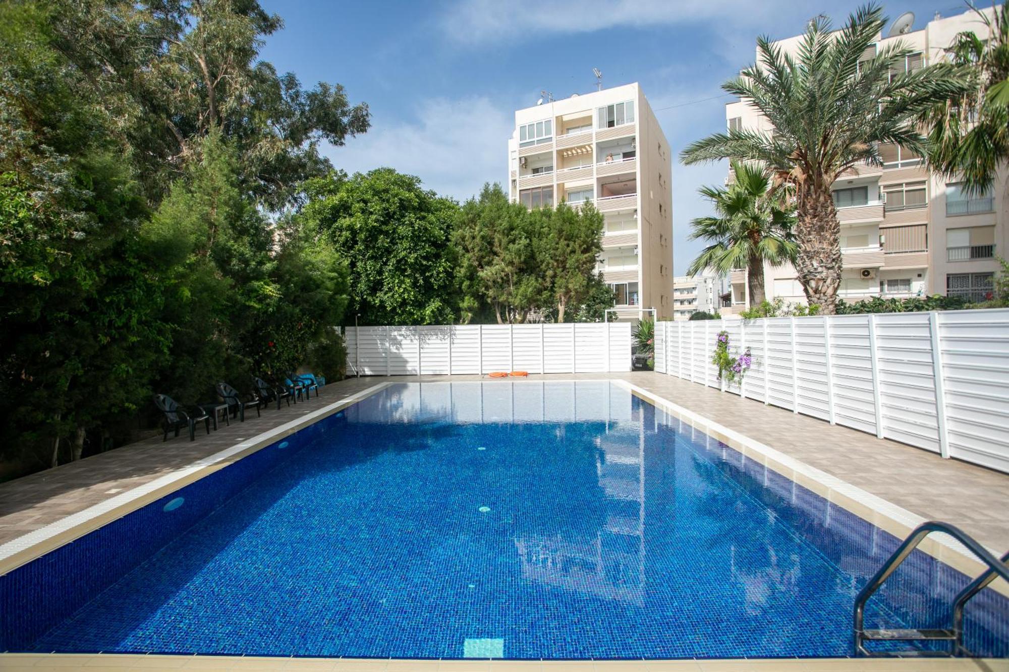 Palmove Luxurious Beachfront Apt Lárnaca Exterior foto